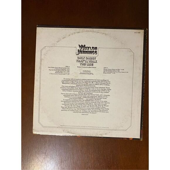 Vintage 1974 Waylon Jennings vinyl - Picture 2 of 4